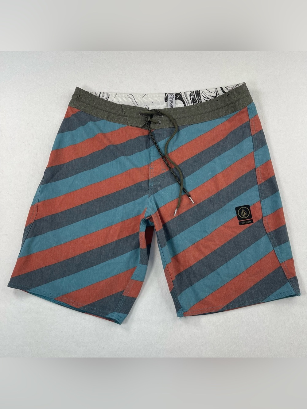 Volcom Slingers Board Shorts Mens 32 Multicolor Striped 8.5” Inseam Swim
